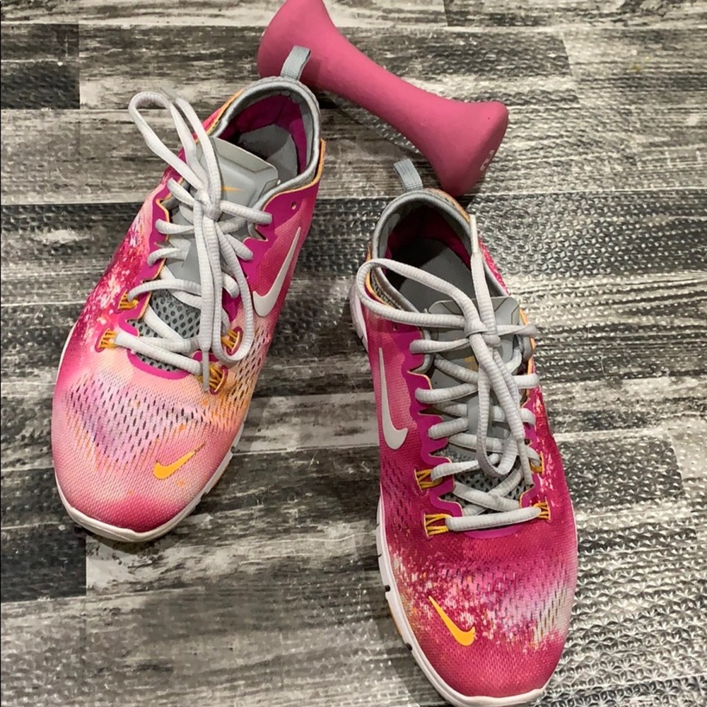 Nike woman running shoes
